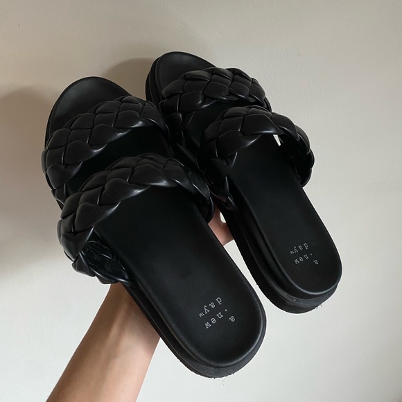 Platform Sandals - Picture 2 of 4